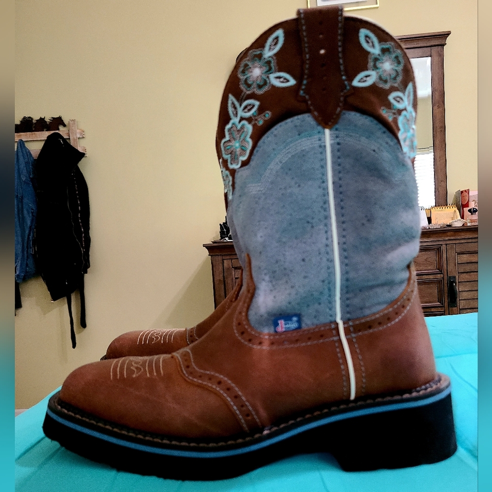 Justin Boots - Picture 2 of 13